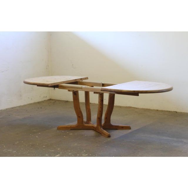 Contemporary Vintage Round Extendable Pinewood Dinning Table from Dyrlund, 1980s For Sale - Image 3 of 18