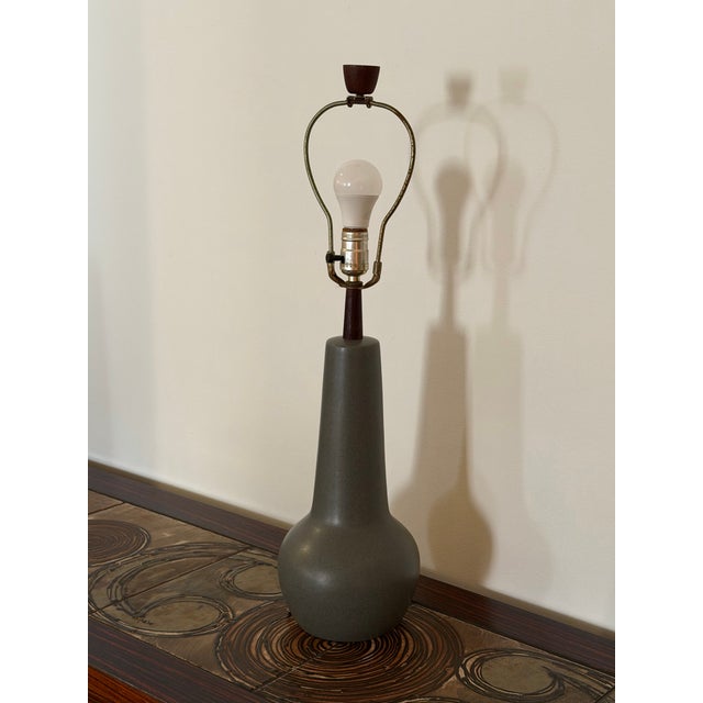 Mid-Century Ceramic Table Lamp by Gordon and Jane Martz For Sale In New York - Image 6 of 12