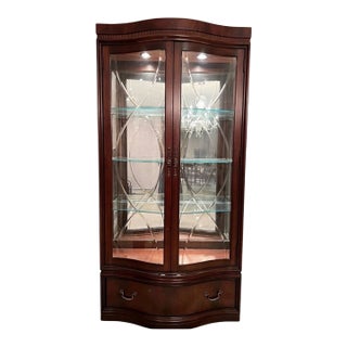 1990s Thomasville Mahogany Bogart Serpentine Curio Cabinet Hutch Shelf Breakfront For Sale