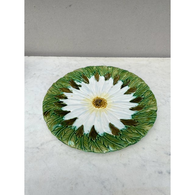 French Majolica daisy plate Orchies unsigned, circa 1890.