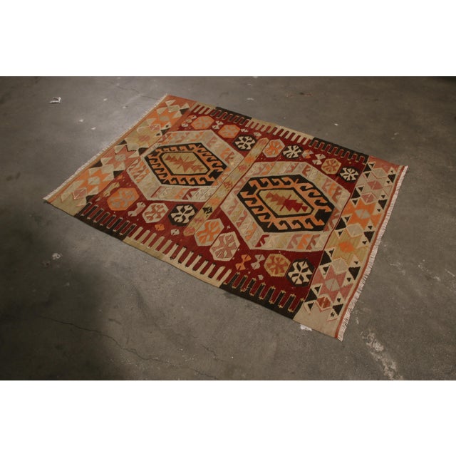 Flat-woven in high-quality wool originating from Turkey between 1940-1950, this vintage Gal Kilim rug hosts an intriguing...