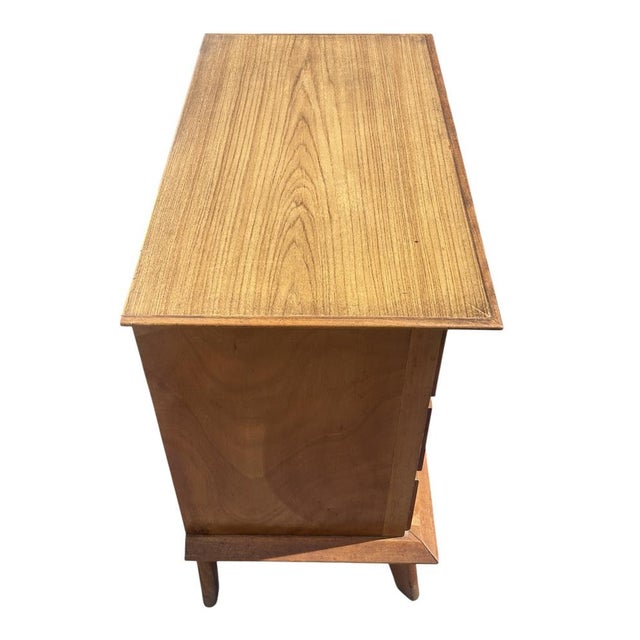 1950s Oak Chest of Drawers with Splayed Legs, 1950 For Sale - Image 5 of 12