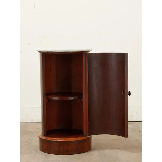English 19th Century Mahogany Round Bedside Table For Sale In Baton Rouge - Image 6 of 8