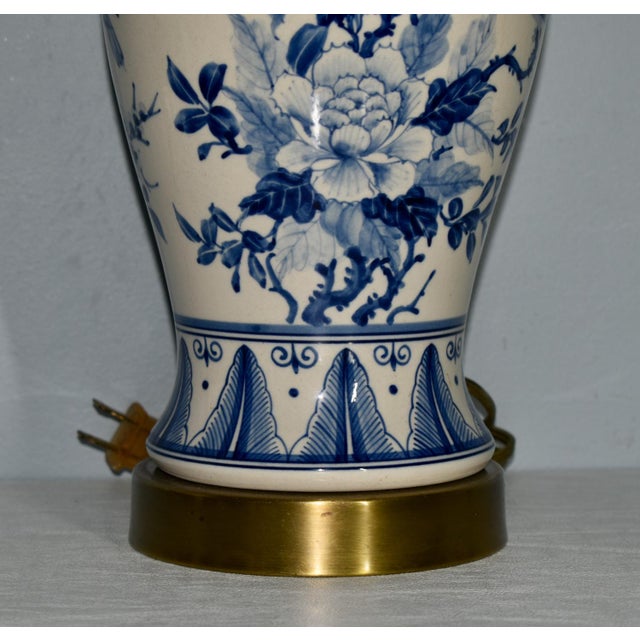 Vtg. Blue & White Porcelain Floral Design Table Lamp W/Brass Base For Sale - Image 4 of 13