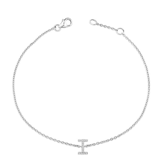 Immerse yourself in the understated elegance of this 10K white gold bracelet, rhodium-plated for an enrapturing shimmer...