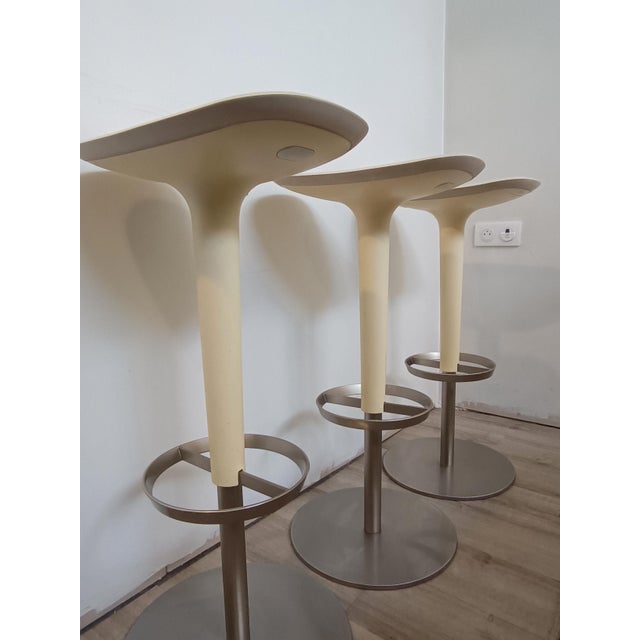 Beautiful set of Babar bar stools by Simon Pengelly for Arper. Italy 2006. Polished steel and beige plastic frame. Creamy...