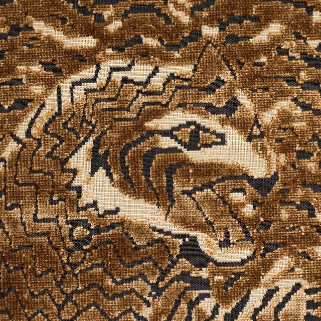 Contemporary SAMPLE - Schumacher Tigress Velvet Fabric In Gold For Sale - Image 3 of 4