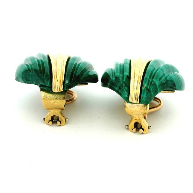 Vintage 1970s 18k Gold Carved Malachite Sculptural Clip-on Earrings, Pair For Sale In Miami - Image 6 of 15