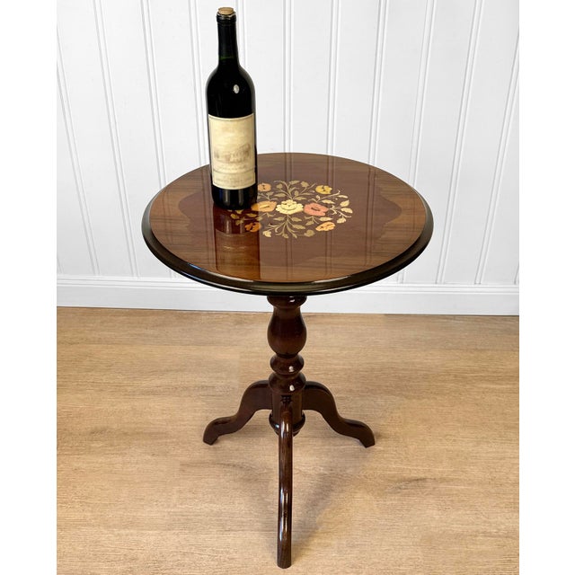 Rococo Vintage Italian Rococo Floral Marquetry Fruitwood Round Side Table For Sale - Image 3 of 9