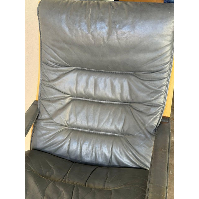 Wood Mid 20th Century Norwegian Lounge Chair in Style of Ekornes– MCM Grey Leather & Bentwood Frame Armchair For Sale - Image 7 of 10