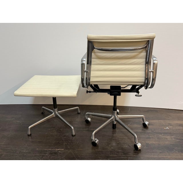 2010s Charles + Ray Eames for Herman Miller Eames Aluminum Group Management Chair + Ottoman Set For Sale - Image 5 of 12