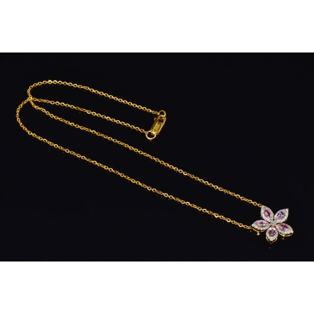 Late 20th Century Certified Natural 1.23cts Pink Sapphire & Diamond Floral Solid 18k Yellow Gold Necklace For Sale - Image 13 of 13