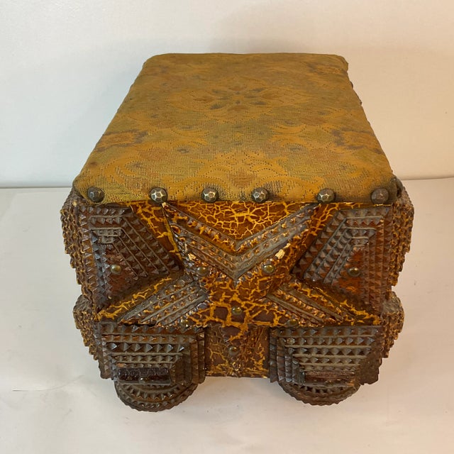 Early 20th Century Folk Art Americana Tramp Art Star Design Ottoman Footstool. For Sale - Image 9 of 12