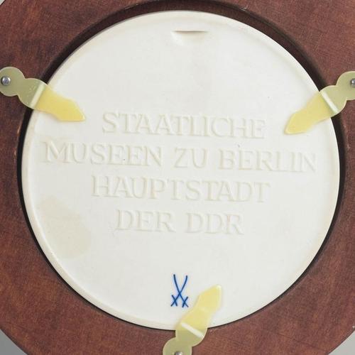 Circular Relief Plaque in Biscuit with Male Profile Portrait from Meissen, 1970s For Sale - Image 3 of 5