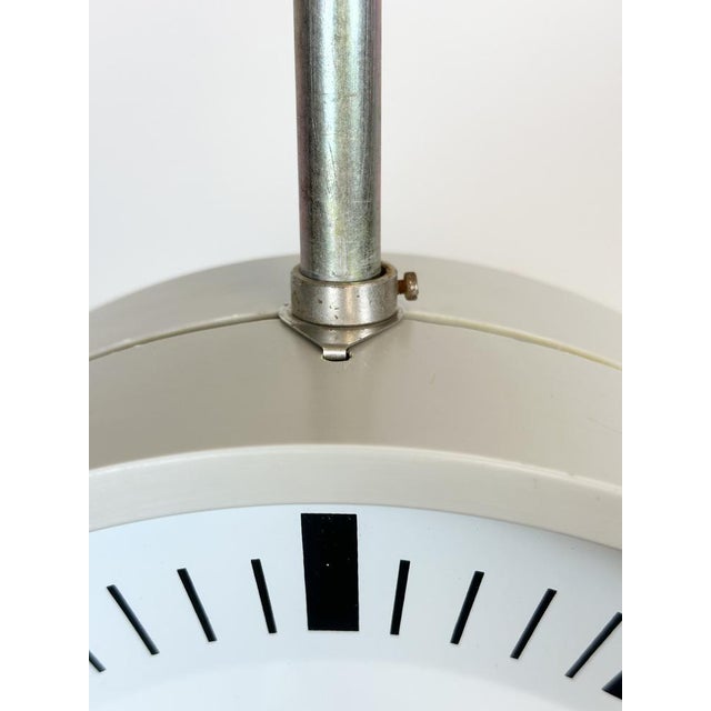 Industrial Grey Bakelite Double Sided Factory Clock from Pragotron, 1980s For Sale - Image 9 of 18
