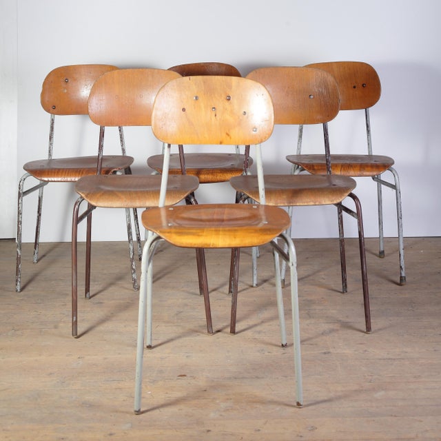 Original condition. Seat height is 44 cm. Worn, but fully functional, cleaned. 40 years at school.