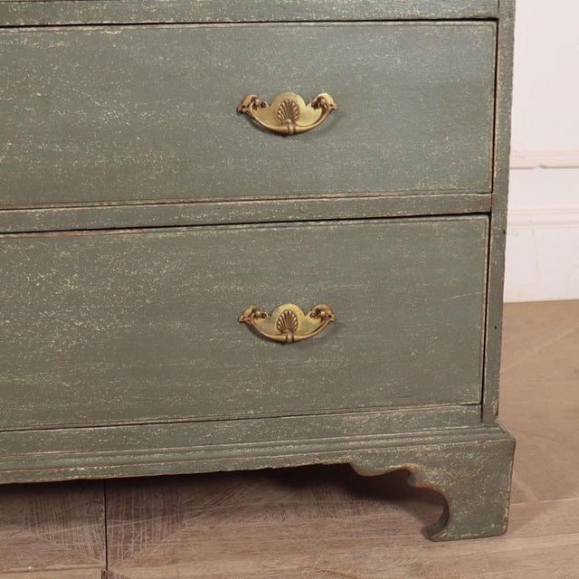 English Painted Chest of Drawers in Pine For Sale - Image 4 of 11