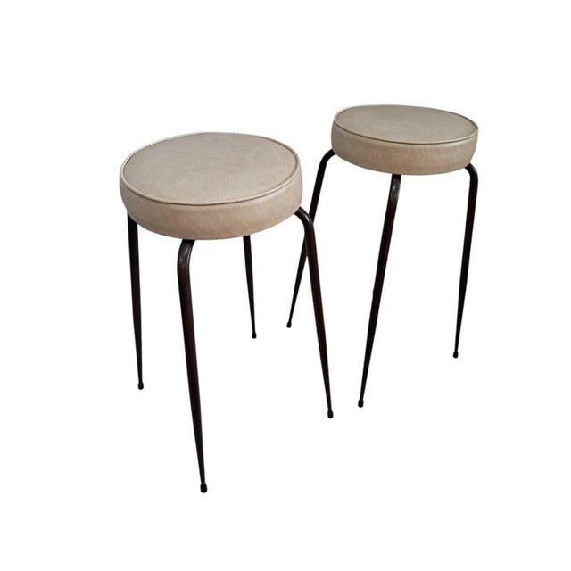 1980s Mid-Century Style Bar or Kitchen Stools in Cream Leatherette, 1980s, Set of 2 For Sale - Image 5 of 14