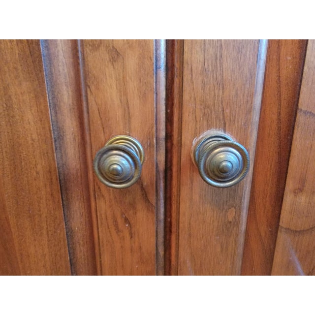 1971 Pennsylvania House Solid Cherry Colonial China Cabinet Hutch (Van Sciver Retailer) For Sale - Image 10 of 15