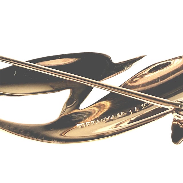 2000 - 2009 Vintage Tiffany and Company 14 Karat Yellow Gold Two Swimming Dolphins 2.4 Inch For Sale - Image 5 of 13
