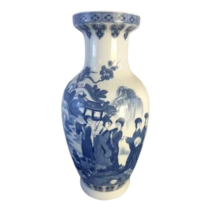 Large Vintage Chinese Blue & White Urn/Vase