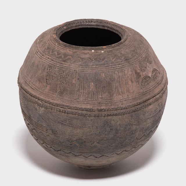 Nupe Incised Terracotta Vessel, C. 1900 For Sale - Image 4 of 6
