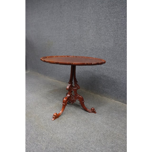 Traditional Hickory Chair Mount Vernon Collection Carved Mahogany Pie-Crust Side Table For Sale - Image 3 of 8