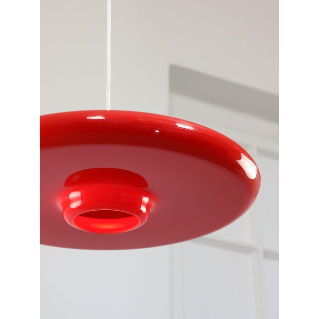 Mid-Century Modern Space Age Saucer Pendant in Red Acrylic Glass from Guzzini, 1960s For Sale - Image 3 of 18