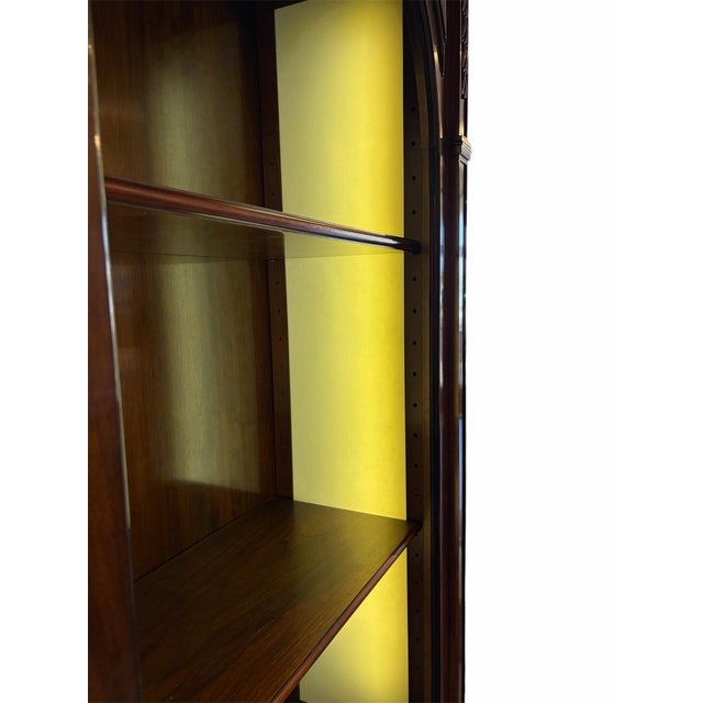 Traditional 1980s John Widdicomb Display Case For Sale - Image 3 of 5