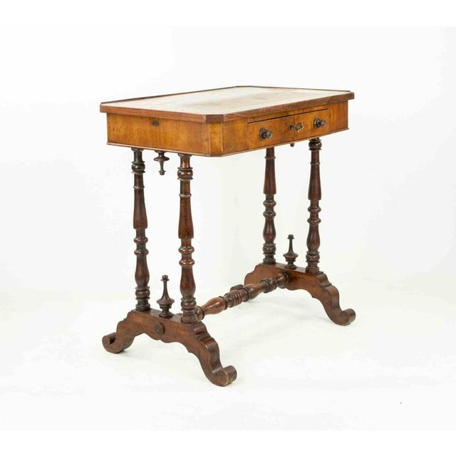 Walnut Side Table 19th Century realized by an italian manufacture in 19th Century. Good overall condition.