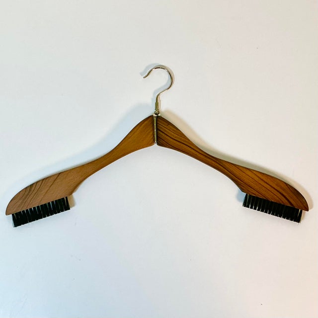 This is such a great find and one you wonder why they stopped making these. It’s a folding wooded hanger with two lint...