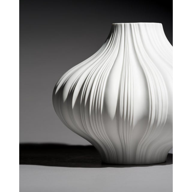 Pleated Matte White Porcelain Vase by Martin Freyer for Rosenthal, 1994 For Sale - Image 6 of 12