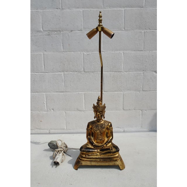 1960s Ayutthaya Phra Chai Bronze Adjustable Gilded Table Lamp, 1960s For Sale - Image 5 of 18