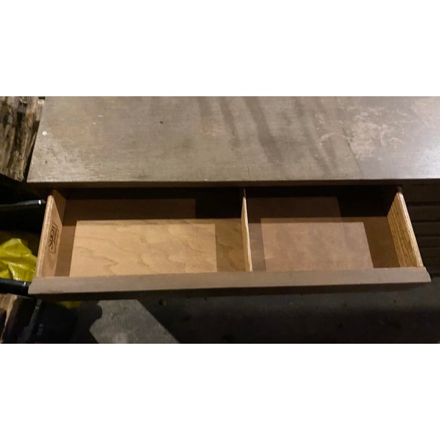 1950s Sligh “Cross Country” 8-Drawer Mid-Century Dresser – Grand Rapids Chair Co. For Sale - Image 4 of 7