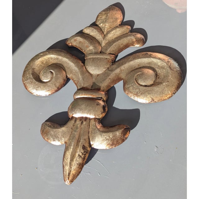 Fleur De Lis Wall Hanging, Rubbed Silver For Sale - Image 4 of 4