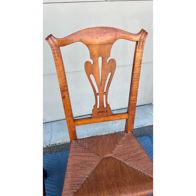 Thomas Chippendale A Pair of New England Tiger Maple Chippendale Side Chairs With Rush Seats, Circa 1800 For Sale - Image 4 of 12