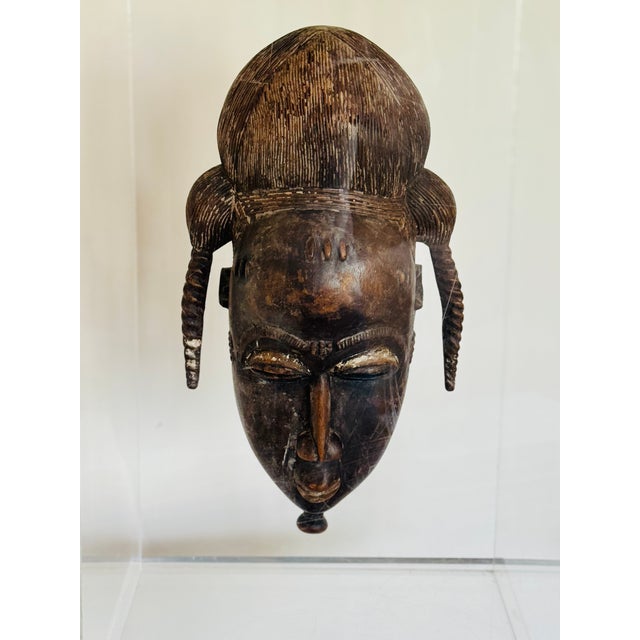 Tribal 20th Century Baule Portrait Mask in Lucite Museum Display For Sale - Image 3 of 10