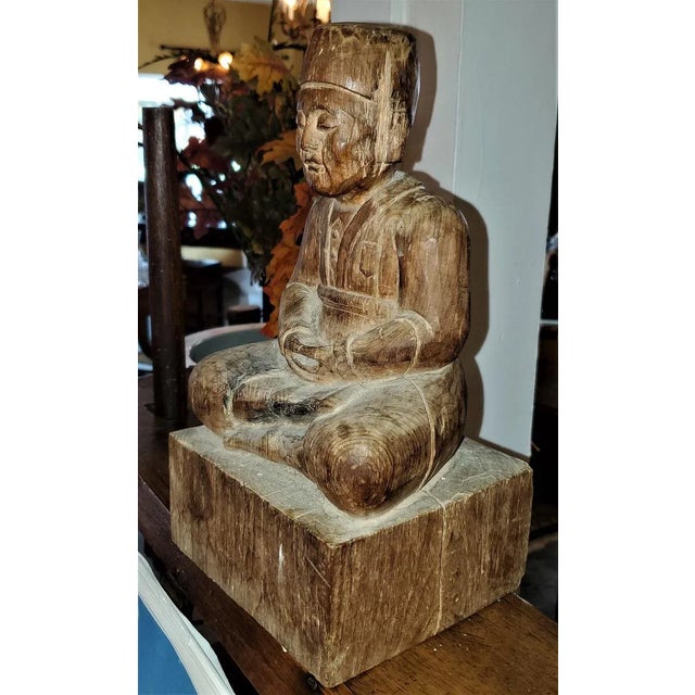 Brown Early 20th Century Indonesian Carved Wooden Seated Gentleman For Sale - Image 8 of 10