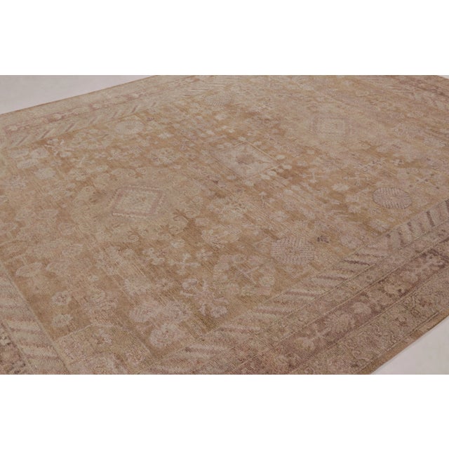 Hand-knotted in a luxurious and luminous silk, this captivating 9 x 12 rug from Rug & Kilim’s Modern Classics Collection...