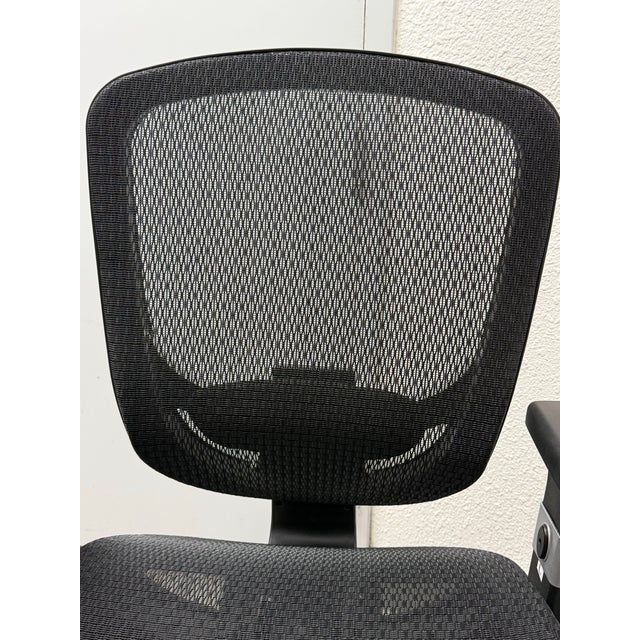 Hyken Ergonomic Mesh Swivel Task Chair For Sale - Image 11 of 12