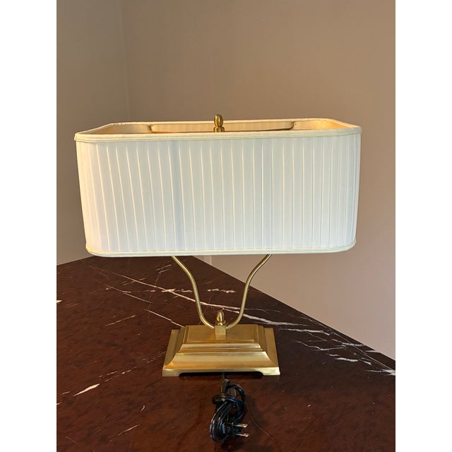 Hollywood Regency Late 20th Century Attributed Baker Brass Italian Table Lamp With Pleated Shade – Neoclassical Hollywood Regency For Sale - Image 3 of 8