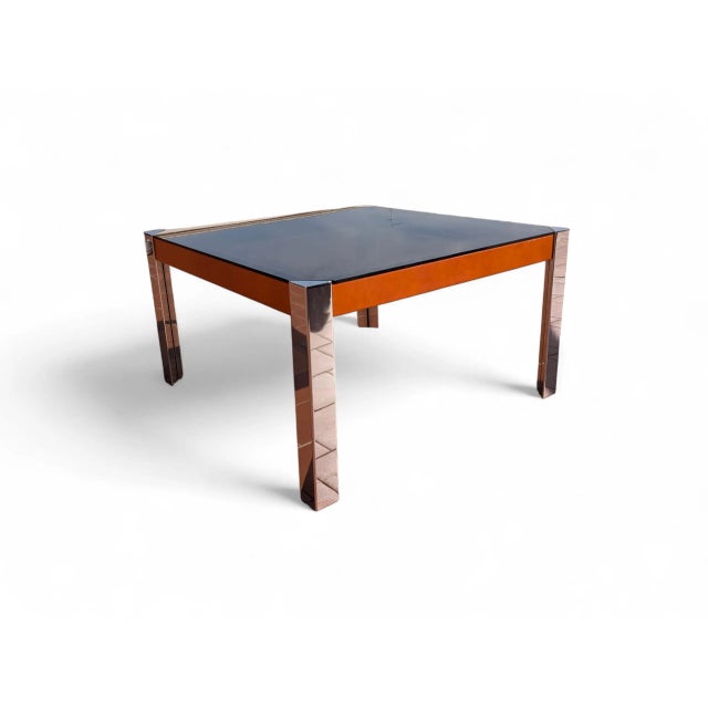 An imposing table combining high-quality materials and a distinctive geometric design. The top is made of smoked glass,...