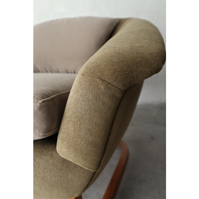 Pair of Mid Century Barrel Lounge Chairs by Jens Risom For Sale In Las Vegas - Image 6 of 11