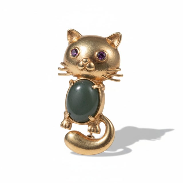 Metal Vintage 14k Gold, Spinach Jade and Ruby Cat Brooch For Sale - Image 7 of 11