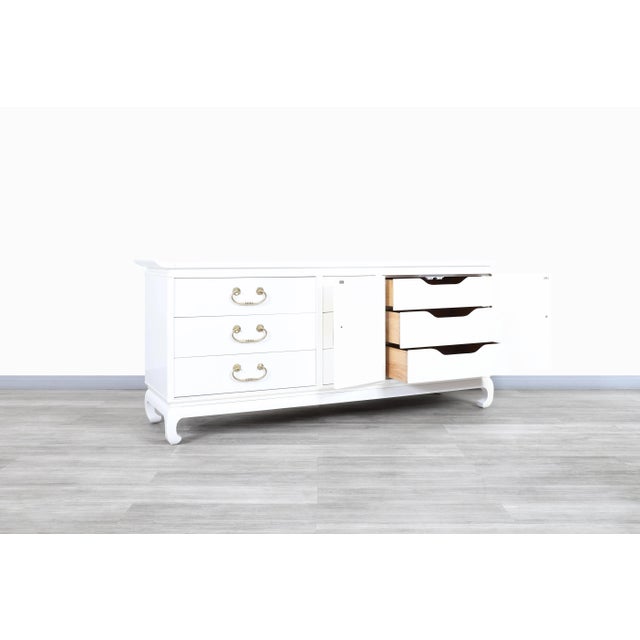 Vintage Hollywood Regency White Lacquer and Brass Credenza, 1950s For Sale In Los Angeles - Image 6 of 12
