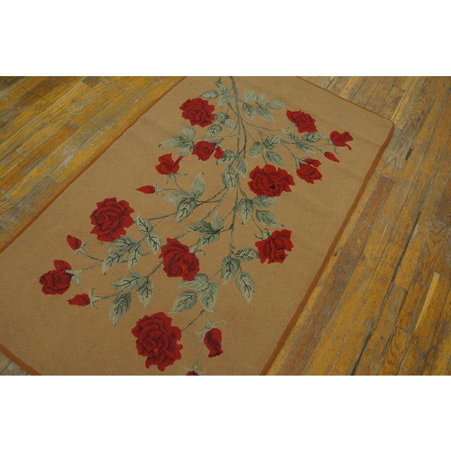Early 20th Century 1920s Beige Floral Folk Art Antique American Hooked Rug 2'8 "X 4'7" Hand Knotted Wool Carpet For Sale - Image 5 of 5
