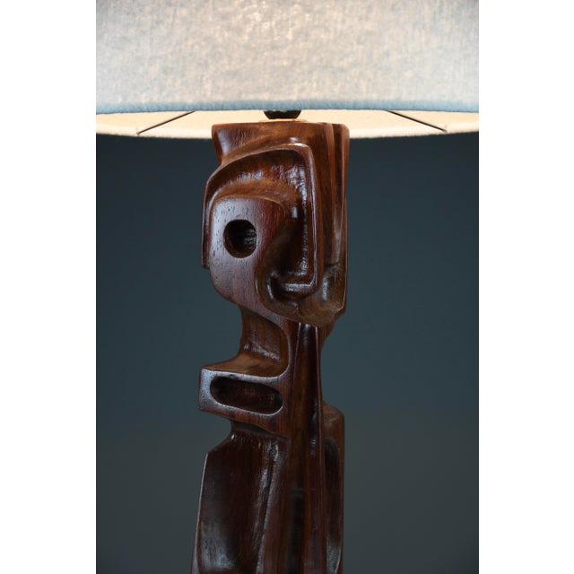 Brown Italian Mid-Century Modern Hand-Carved Sculptural Table Lamp by Gianni Pinna, 1960s For Sale - Image 8 of 11