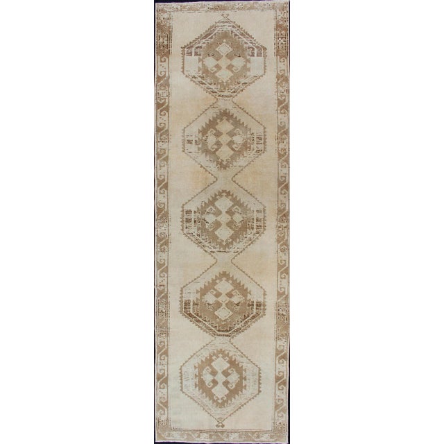 Light Colored Hand Knotted Vintage Oushak Gallery Runner With Geometric Medallions For Sale - Image 13 of 13