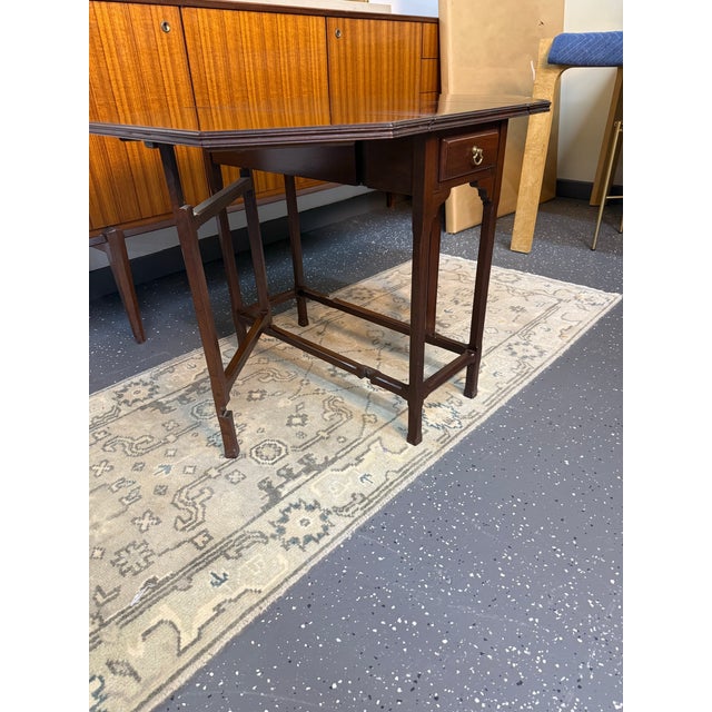 Wood Vintage Ethan Allen Mahogany Pembroke Drop-Leaf Side Table For Sale - Image 7 of 12