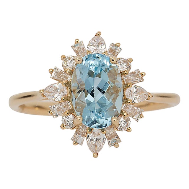 1.4cts Aquamarine Ring With Natural Diamonds Accents: Solid 14k Gold, Oval 9x7mm For Sale